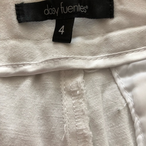 Daisy Fuentes White Shorts Size 4 - Picture 2 of 5